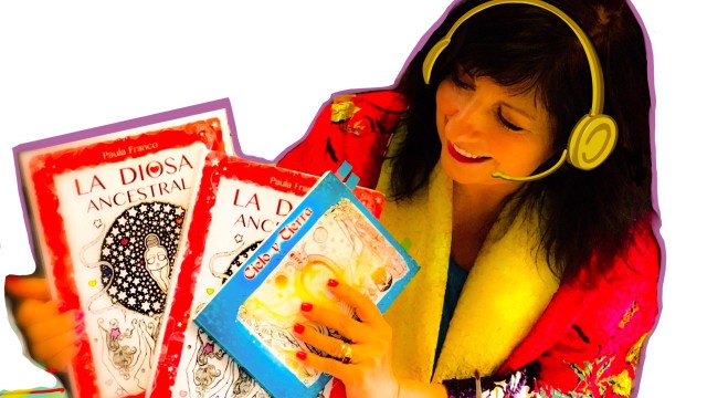 Paula Franco y sus dos libros para colorear de diosas.