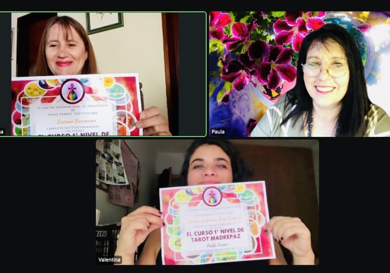 Graduadas en el 2” nivel de tarot madrepaz, Profesora Paula Franco